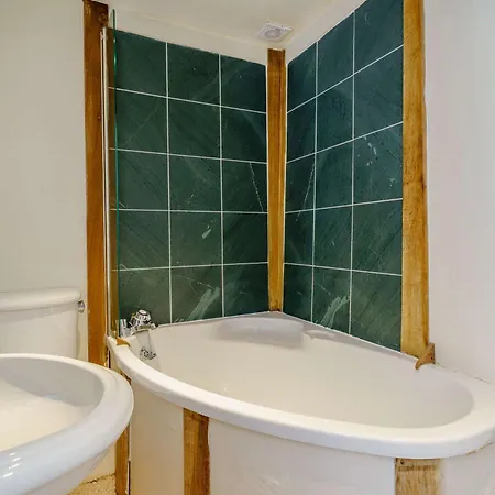 5 Bed In Broughton Beck Sz587 Hotel Spark Bridge