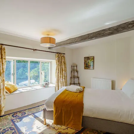 5 Bed In Broughton Beck Sz587