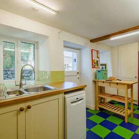 5 Bed In Broughton Beck Sz587 Szálloda